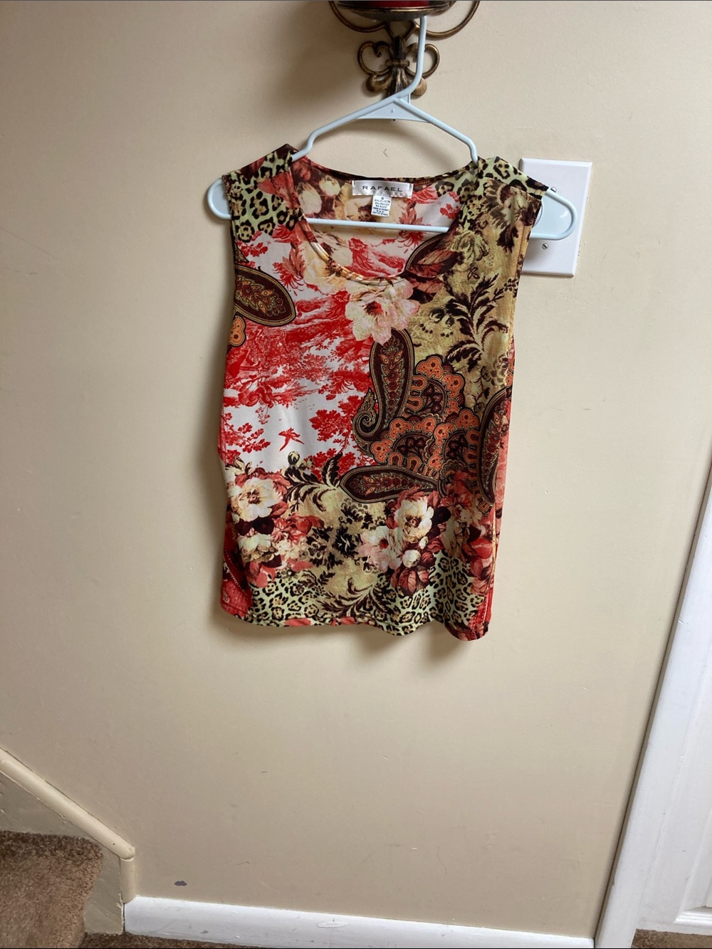 Sleeveless Floral Paisley Tank Top - Coral & Tan
